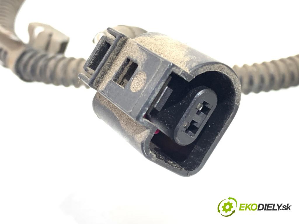 VW GOLF VI liftback 2010 77 kW 1.6 TDI 1598 Káblovačka PDC zad