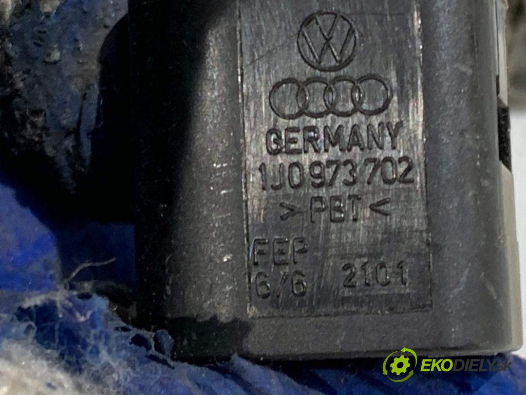 VW GOLF VI liftback 2010 77 kW 1.6 TDI 1598 Káblovačka PDC zad