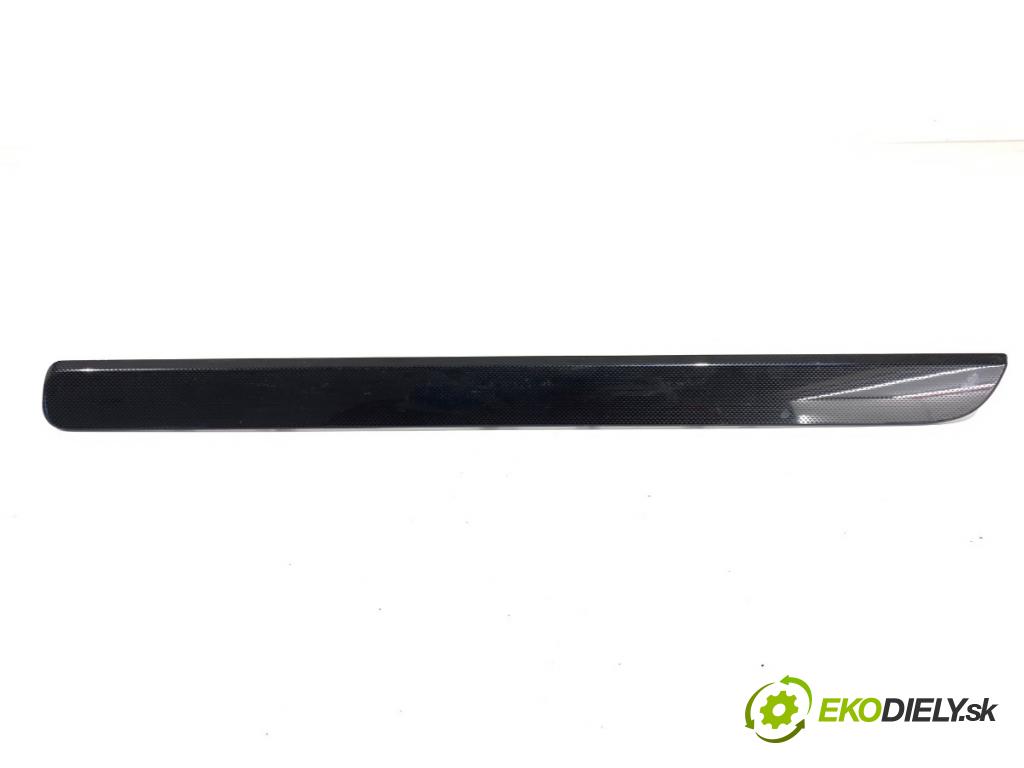 VW GOLF VI liftback 2010 77 kW 1.6 TDI 1598 lišty kryt 5K1858415B (Lišta)