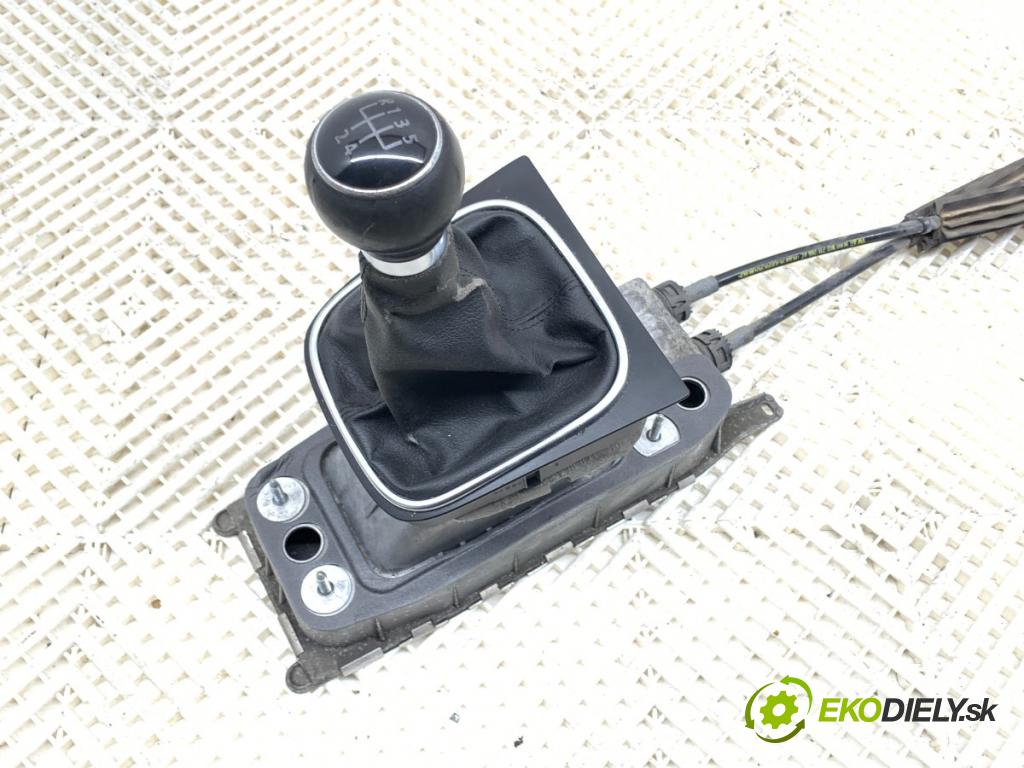 VW GOLF VI liftback 2010 77 kW 1.6 TDI 1598 Kulisa 1K0711049CH (Rýchlostná páka (kulisa))