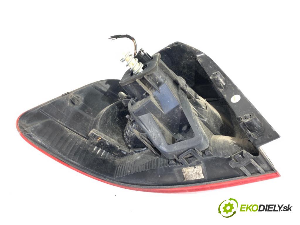 VW GOLF VI liftback 2010 77 kW 1.6 TDI 1598 Svetlo pravy zad 5K0945112