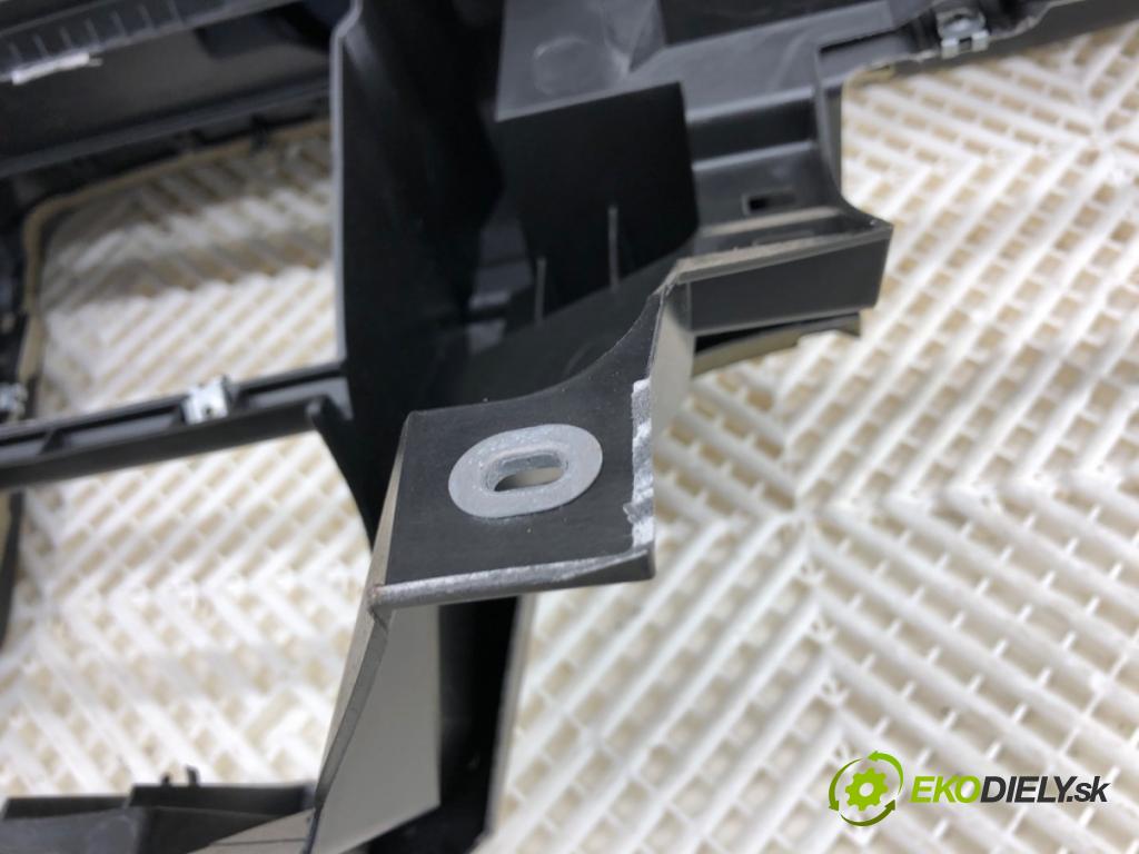 VW GOLF VI liftback 2010 77 kW 1.6 TDI 1598 Palubná doska 5N0010718F (Palubná doska)