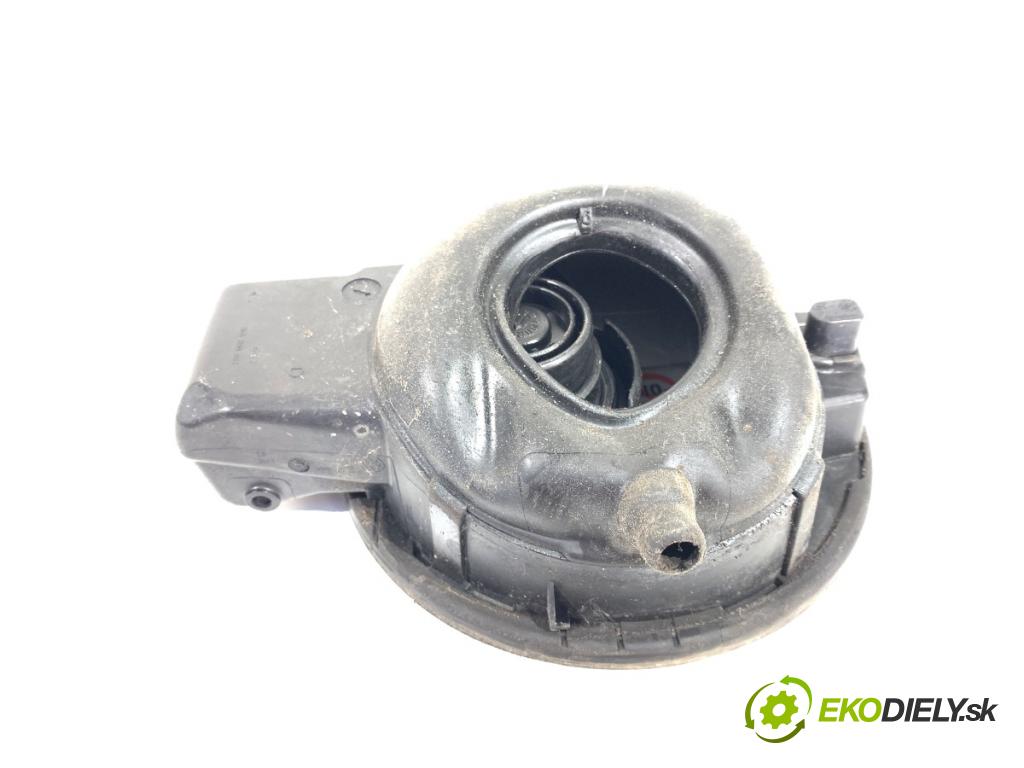 VW GOLF VI liftback 2010 77 kW 1.6 TDI 1598 Dvierka nádrže paliva 5K6809857 (Kľučka dverí ostatné)