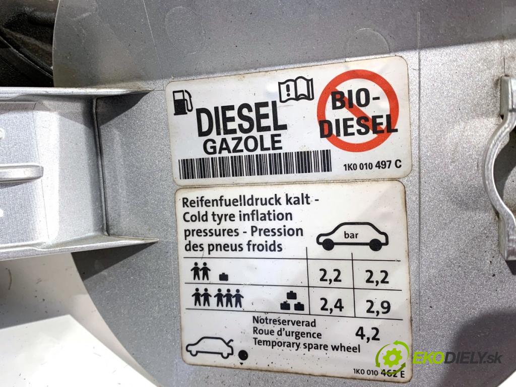 VW GOLF VI liftback 2010 77 kW 1.6 TDI 1598 Dvierka nádrže paliva 5K6809857 (Kľučka dverí ostatné)
