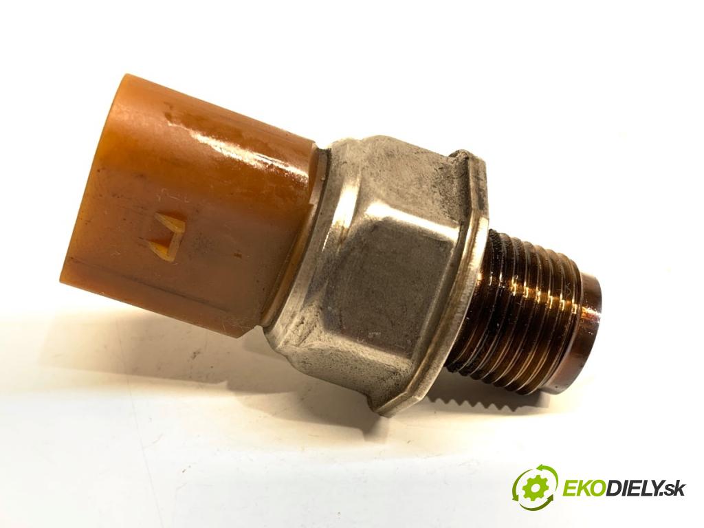 VW GOLF VI liftback 2010 77 kW 1.6 TDI 1598 Snímač tlaku paliva 03L906051 (Snímač)