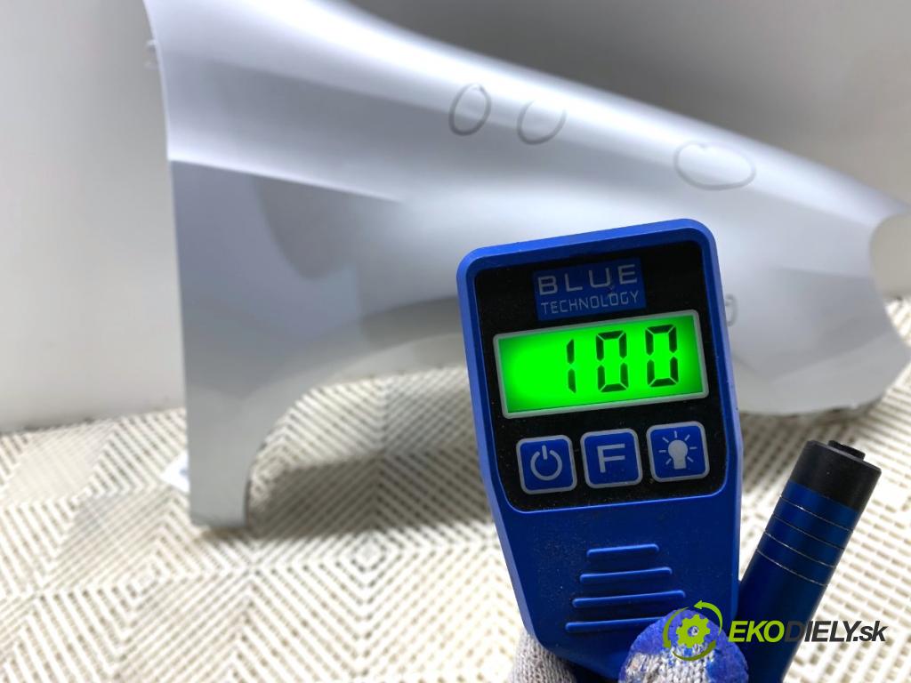 VW GOLF VI liftback 2010 77 kW 1.6 TDI 1598 blatník pravý přední část