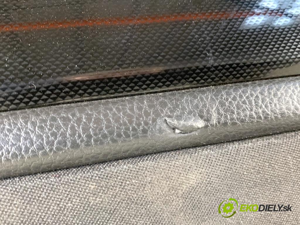 VW GOLF VI liftback 2010 77 kW 1.6 TDI 1598 čalúnenie Dvere ľavy predný