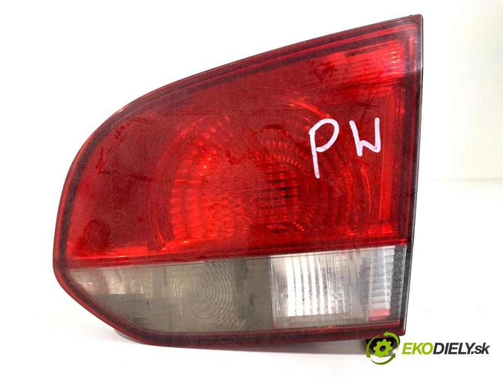 VW GOLF VI liftback 2010 77 kW 1.6 TDI 1598 Svetlo zad pravá vnútorná  (Kľučka dverí ostatné)