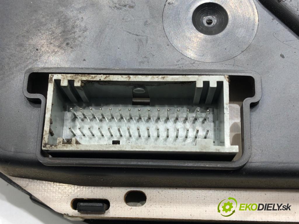 RENAULT MASTER II Skrzynia 2002 84 kW 2.8 dTI 2799 Prístrojovka P8200140413B (Prístrojová doska)