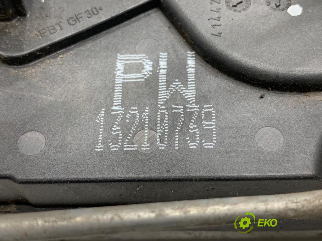 OPEL ZAFIRA B nadwozie wielkoprzestrzenne (MPV) 2005 77 kW 1.6 (M75) 1598 zámok Dvere pravy zad 13210739