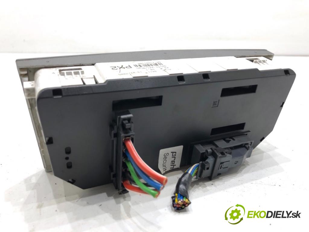 OPEL ZAFIRA B nadwozie wielkoprzestrzenne (MPV) 2005 77 kW 1.6 (M75) 1598 Panel ovládania kúrenia 13201300 (Prepínacie páčky pod volantom)