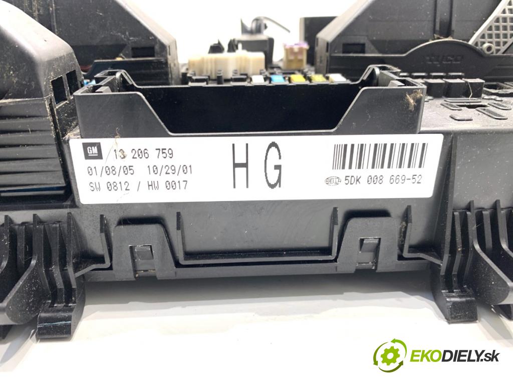 OPEL ZAFIRA B nadwozie wielkoprzestrzenne (MPV) 2005 77 kW 1.6 (M75) 1598 modul BSI 13206759 (Pojistková skříňka)