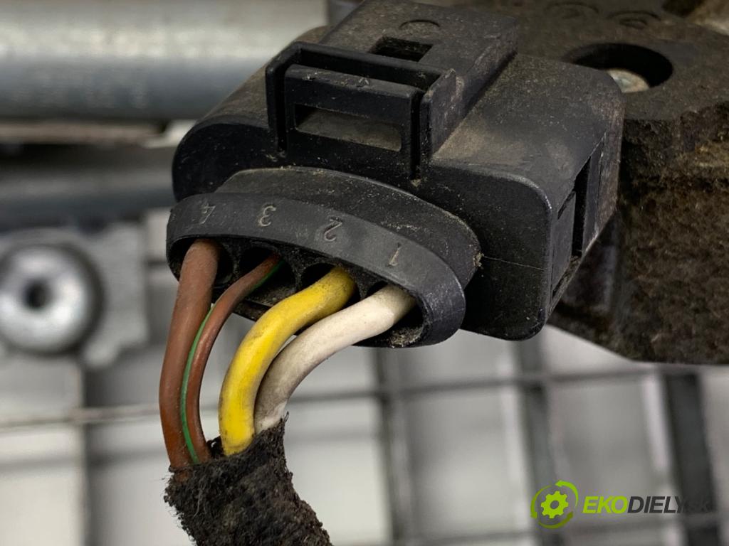 OPEL ZAFIRA B nadwozie wielkoprzestrzenne (MPV) 2005 77 kW 1.6 (M75) 1598 Mechanizmus stieračov predný 404976 (Motorček stieračov predný)