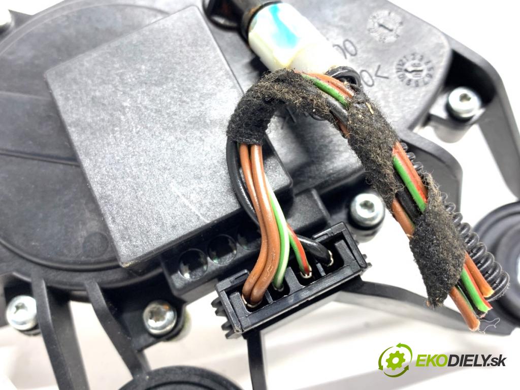 SKODA FABIA II liftback 2009 51 kW 1.2 LPG 1198 Motor stieračov zad 5J7955711A