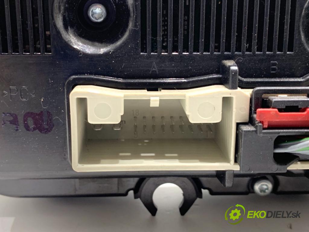 SKODA OCTAVIA II Kombi 2005 77 kW 1.9 TDI 4x4 1896 Panel ovládania kúrenia  (Prepínacie páčky pod volantom)