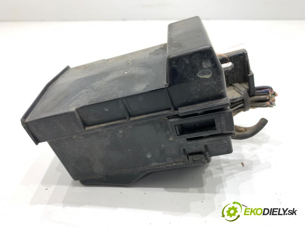 SUZUKI SWIFT III liftback 2006 51 kW 1.3 DDiS (RS 413D) 1248 Skrinka poistková  (Poistková skrinka)