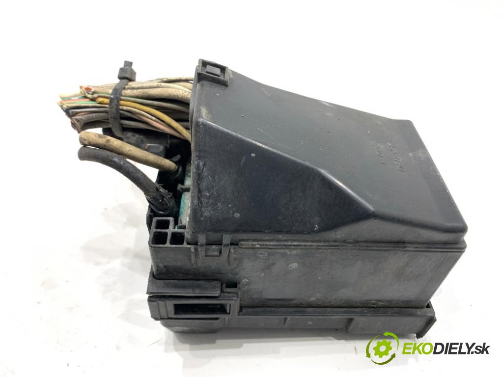 SUZUKI SWIFT III liftback 2006 51 kW 1.3 DDiS (RS 413D) 1248 skříňka poistková  (Pojistková skříňka)