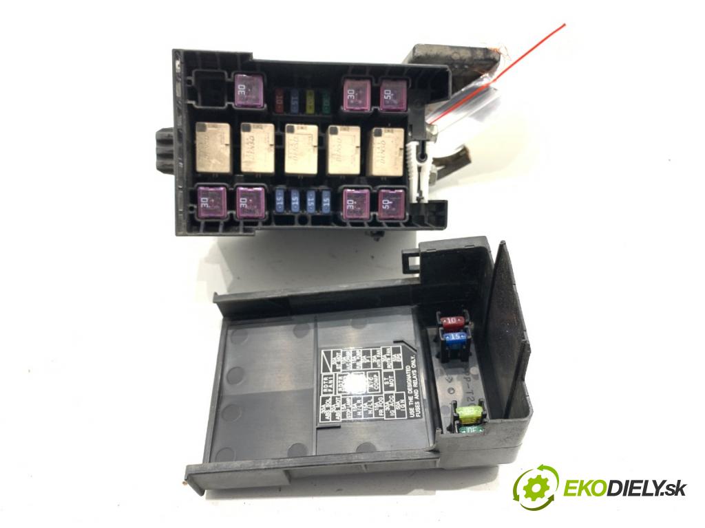 SUZUKI SWIFT III liftback 2006 51 kW 1.3 DDiS (RS 413D) 1248 skříňka poistková  (Pojistková skříňka)