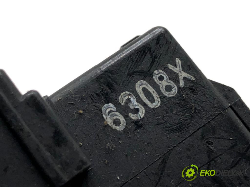 SUZUKI SWIFT III liftback 2006 51 kW 1.3 DDiS (RS 413D) 1248 Prepínač stieračov  (Prepínacie páčky pod volantom)