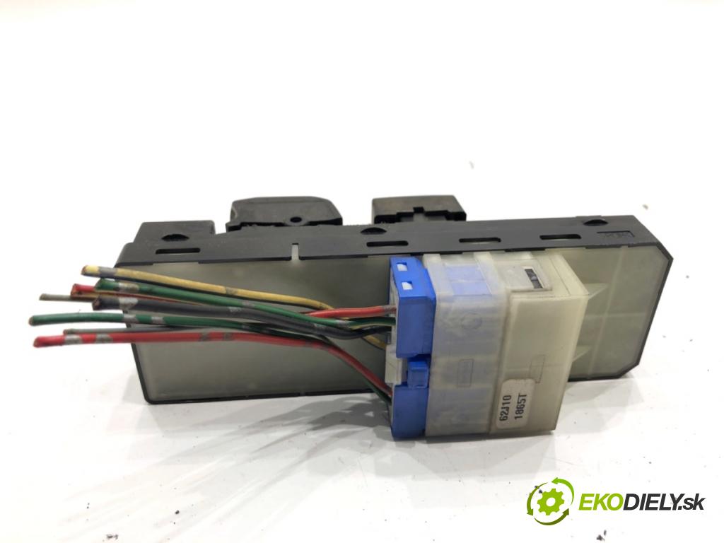 SUZUKI SWIFT III liftback 2006 51 kW 1.3 DDiS (RS 413D) 1248 Prepínač okien 62J10-1865T (Prepínacie páčky pod volantom)