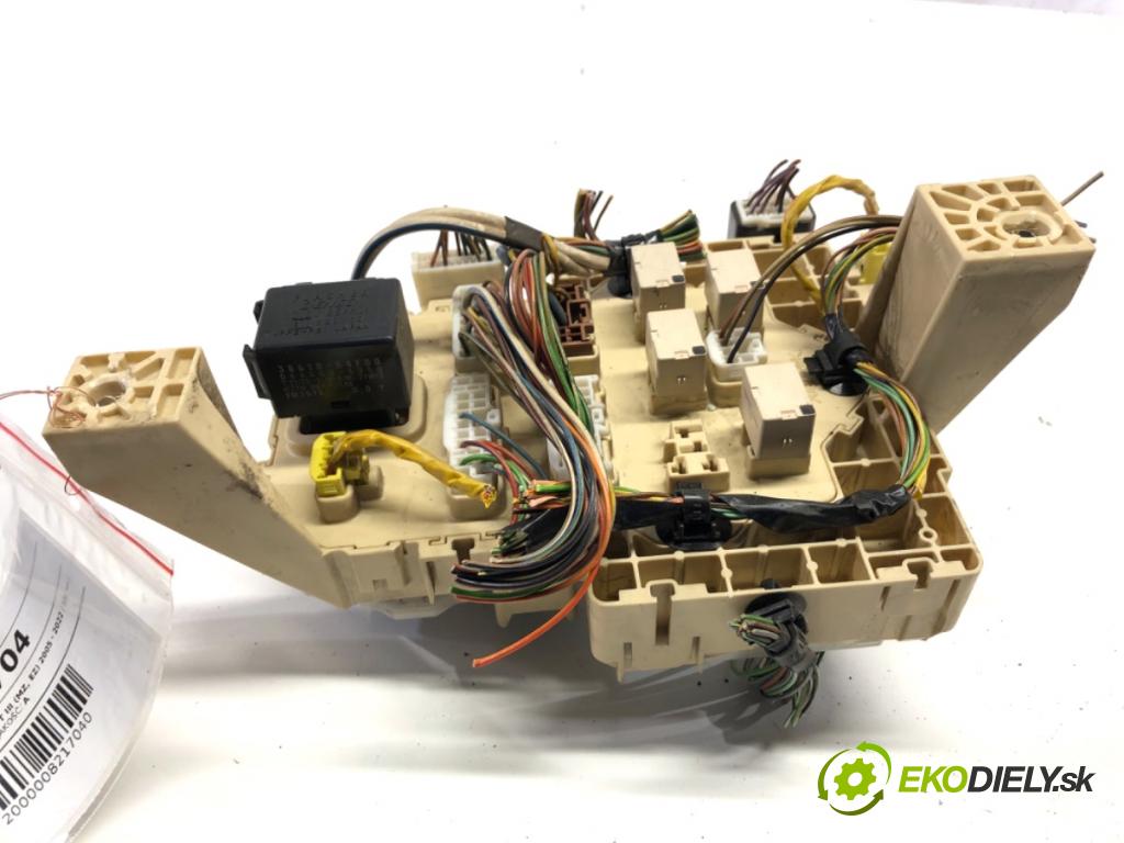 SUZUKI SWIFT III liftback 2006 51 kW 1.3 DDiS (RS 413D) 1248 Modul BSI 36770-62J40 (Poistková skrinka)