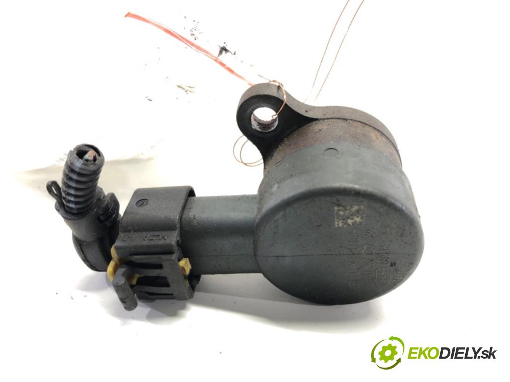 SUZUKI SWIFT III liftback 2006 51 kW 1.3 DDiS (RS 413D) 1248 Snímač tlaku paliva 0281002584 (Snímač)