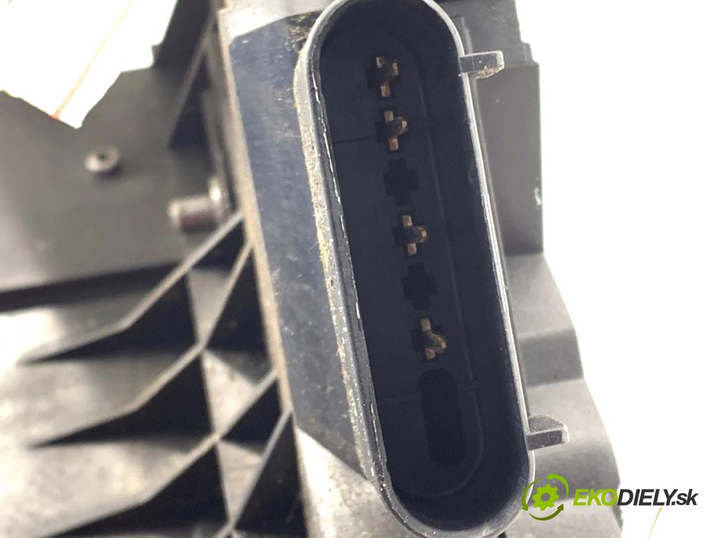 FORD FIESTA MK7 liftback 2009 60 kW 1.25 1242 zámok Dvere pravy predný 8A6A-A21812-BG