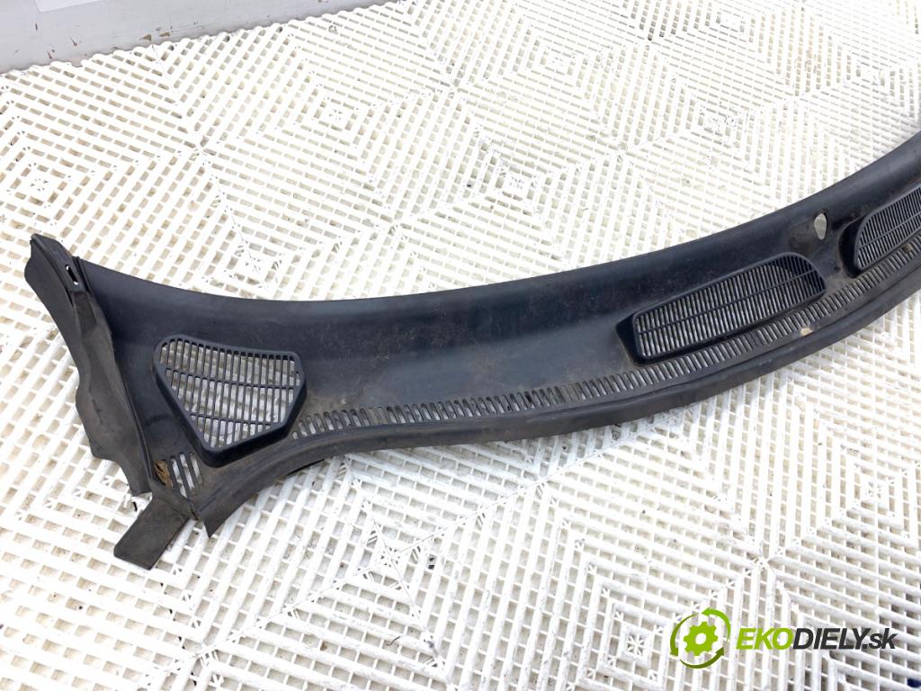 FORD FIESTA MK7 liftback 2009 60 kW 1.25 1242 Torpédo, plast pod čelné okno 8A61-A02216-AD (Torpédo (plast pod čelným sklom))