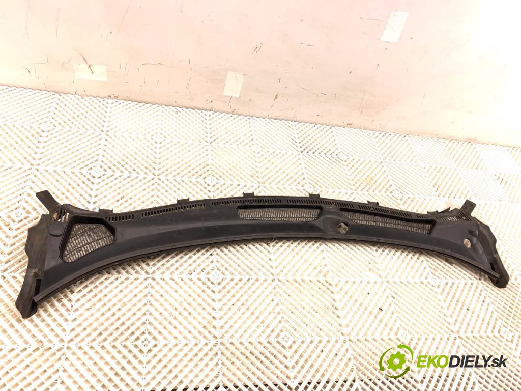 FORD FIESTA MK7 liftback 2009 60 kW 1.25 1242 Torpédo, plast pod čelné okno 8A61-A02216-AD (Torpédo (plast pod čelným sklom))