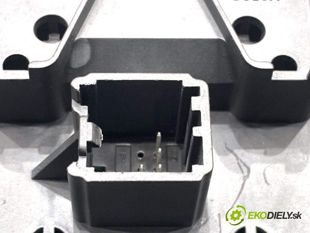 FORD FIESTA MK7 liftback 2009 60 kW 1.25 1242 Panel ovládania radia 8A6T18K811AD (Prepínacie páčky pod volantom)