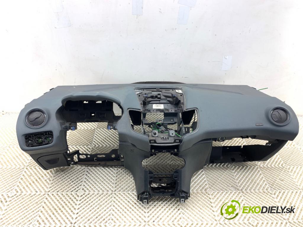FORD FIESTA MK7 liftback 2009 60 kW 1.25 1242 Palubná doska  (Palubná doska)