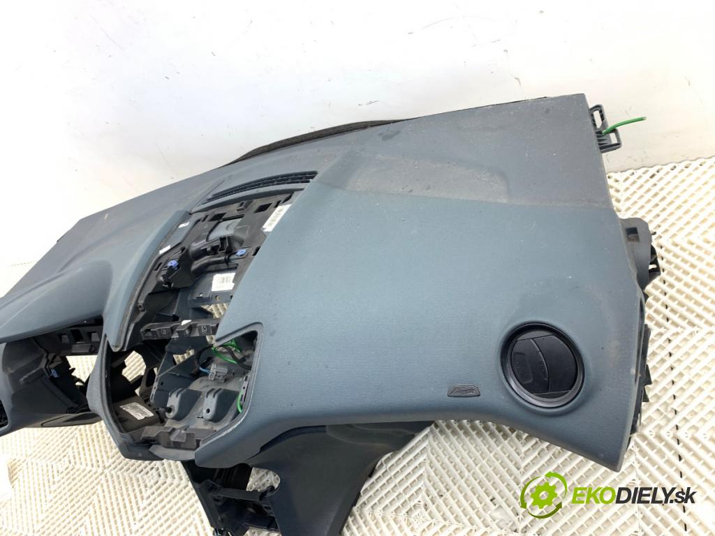 FORD FIESTA MK7 liftback 2009 60 kW 1.25 1242 Palubná doska  (Palubná doska)