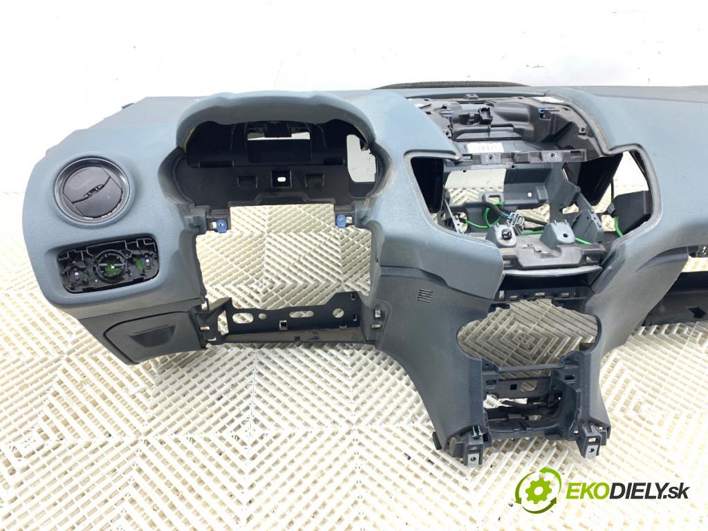FORD FIESTA MK7 liftback 2009 60 kW 1.25 1242 Palubná doska  (Palubná doska)