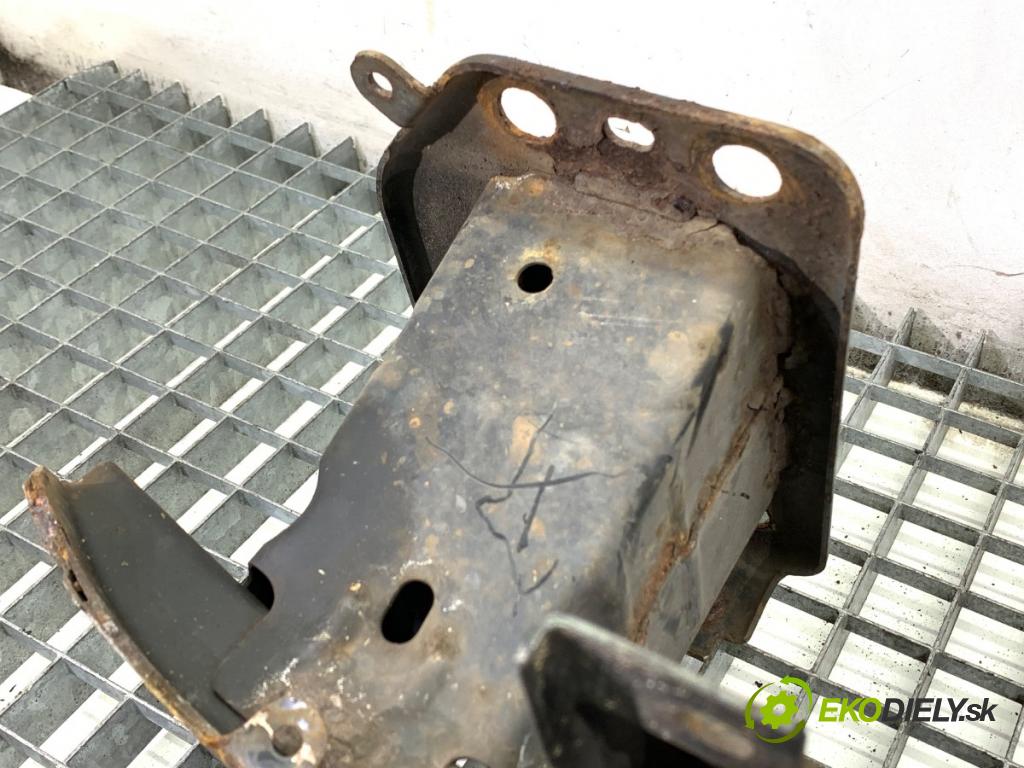 FORD FIESTA MK7 liftback 2009 60 kW 1.25 1242 výztuha nárazníka přední část 8V5117K876BE (Přední výztuha)