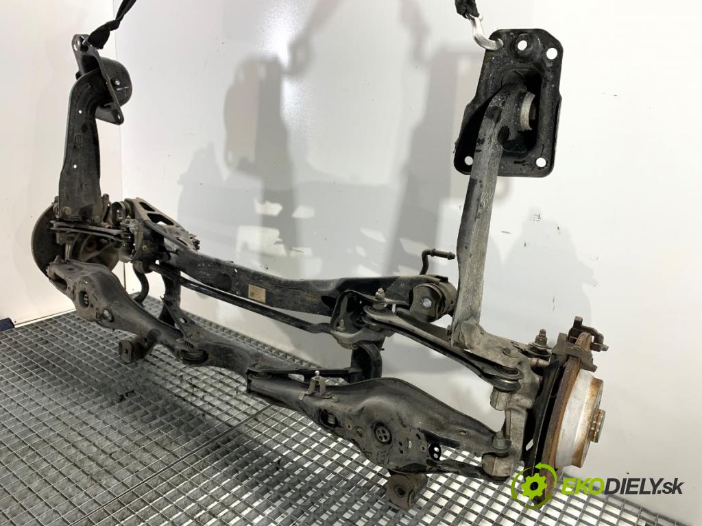 AUDI Q3 II SUV 2021 110 kW 35 TFSI Mild Hybrid 1498 Výstuha zad 3Q0505235AC