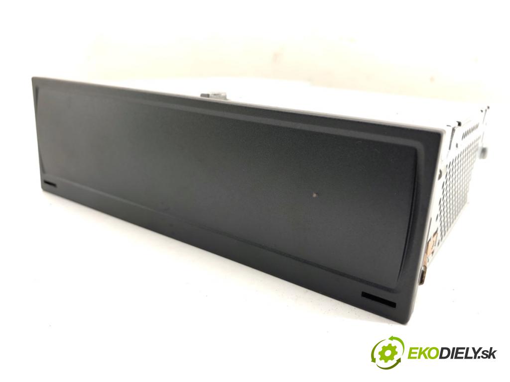 AUDI Q3 II SUV 2021 110 kW 35 TFSI Mild Hybrid 1498 RADIO Navigácia 82A035010 (Audio zariadenie)