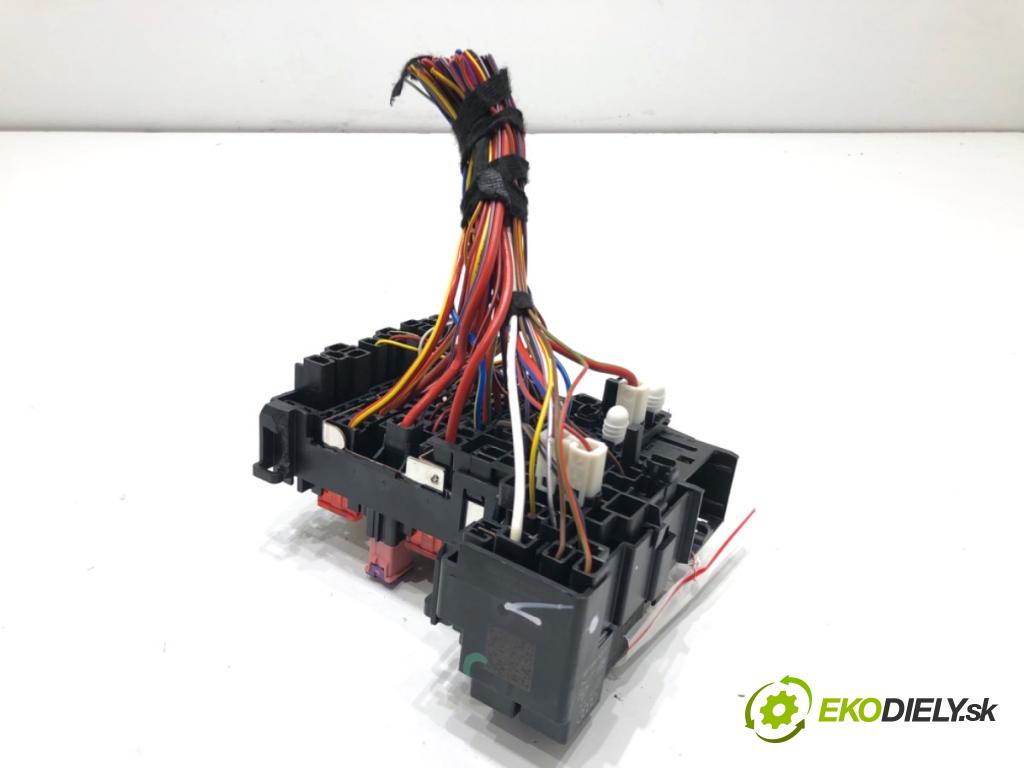 AUDI Q3 II SUV 2021 110 kW 35 TFSI Mild Hybrid 1498 skříňka poistková 5Q0937615C (Pojistková skříňka)