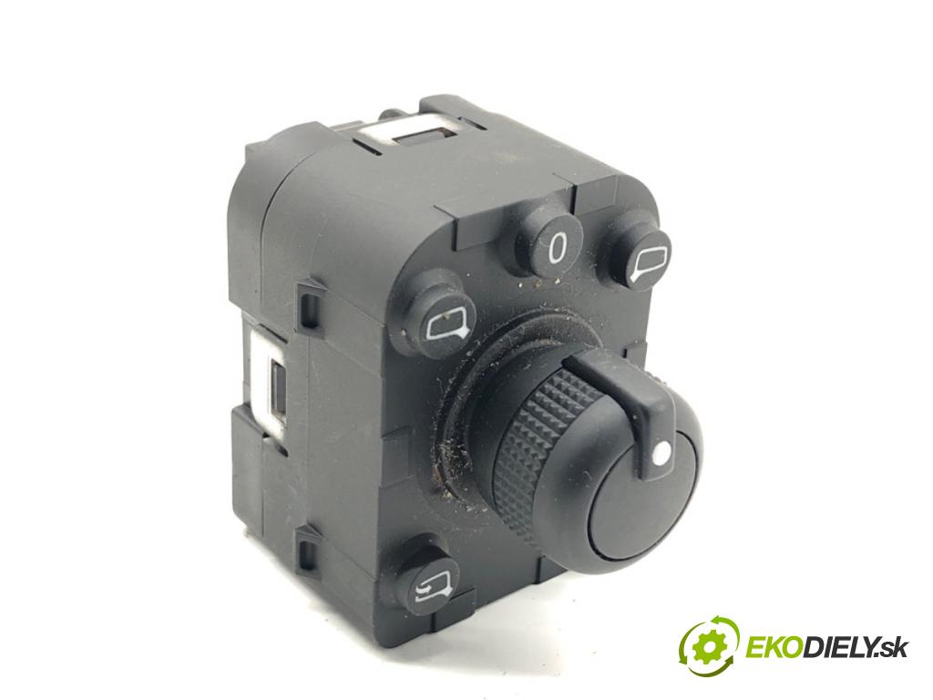 AUDI Q3 II SUV 2021 110 kW 35 TFSI Mild Hybrid 1498 Prepínač nastavenia spätných zrkadiel 4M0959565L (Prepínacie páčky pod volantom)