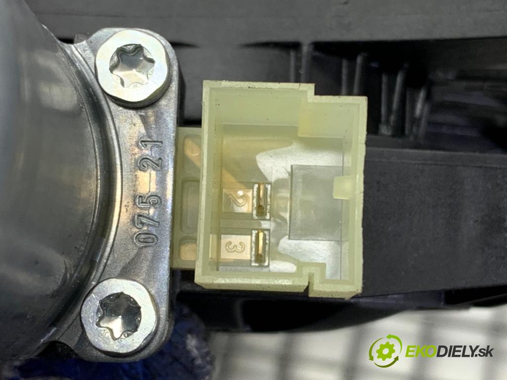 AUDI Q3 II SUV 2021 110 kW 35 TFSI Mild Hybrid 1498 mechanismus okna levý přední část 5Q0959801C