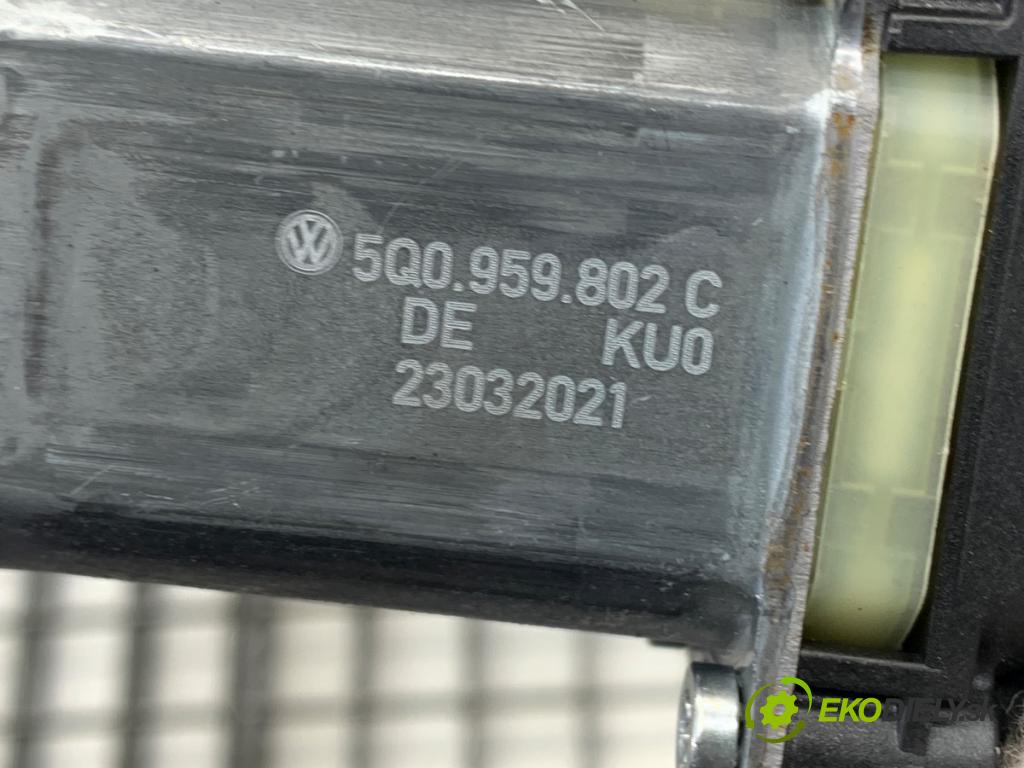 AUDI Q3 II SUV 2021 110 kW 35 TFSI Mild Hybrid 1498 mechanismus okna levý přední část 5Q0959801C