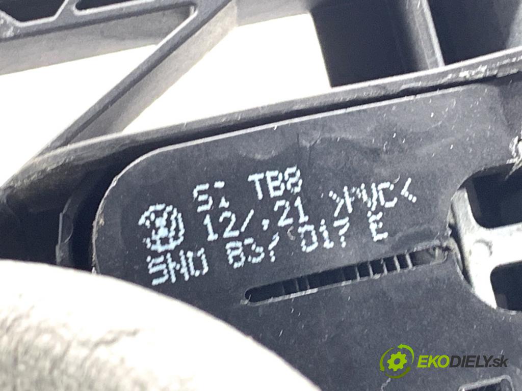 AUDI Q3 II SUV 2021 110 kW 35 TFSI Mild Hybrid 1498 Kľučka vonkajšia ľavy zad
