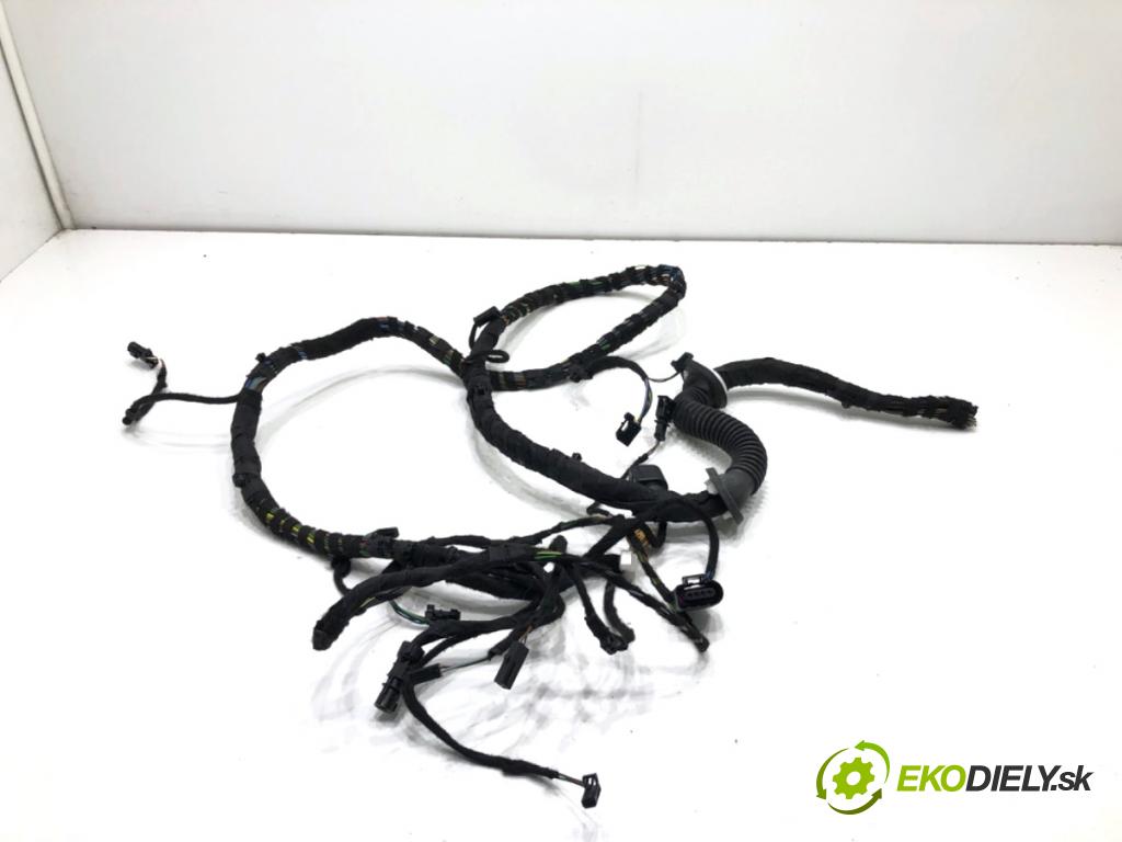 AUDI Q3 II SUV 2021 110 kW 35 TFSI Mild Hybrid 1498 káblovačka dveří kufra zadní část 