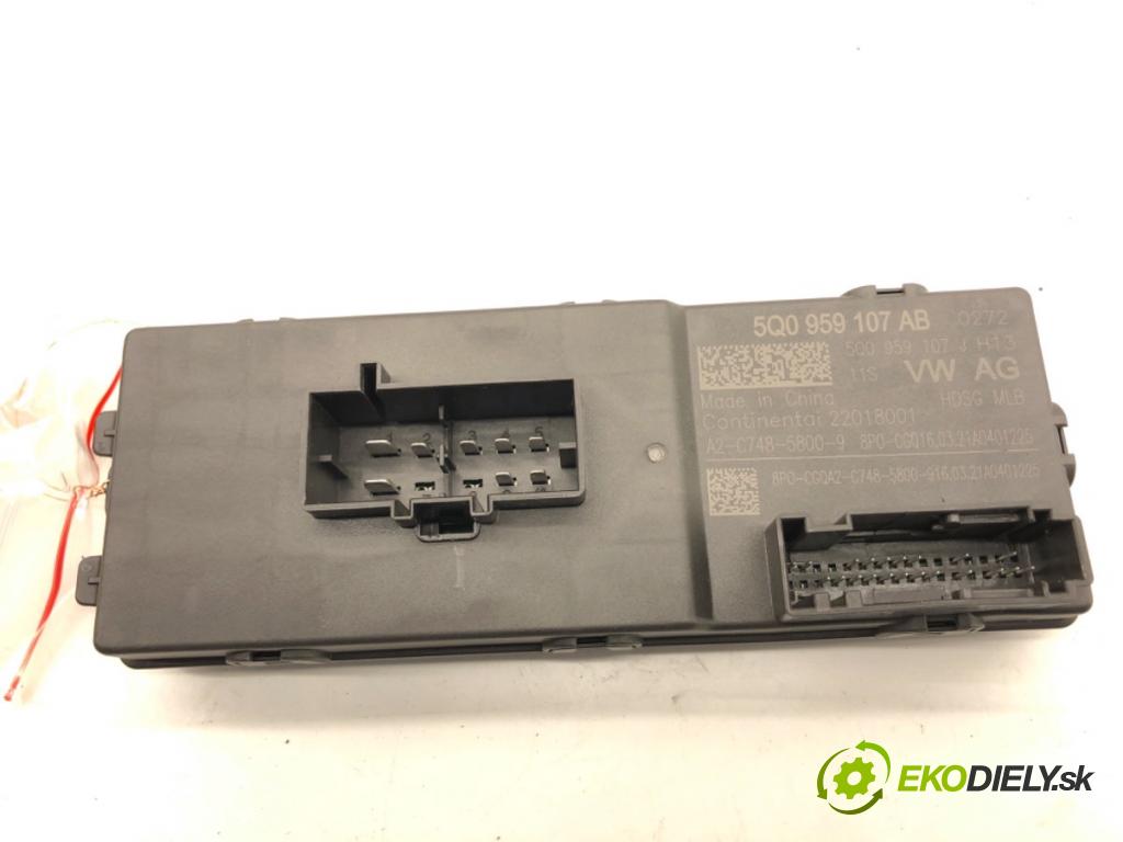 AUDI Q3 II SUV 2021 110 kW 35 TFSI Mild Hybrid 1498 modul dveří 5Q0959107AB