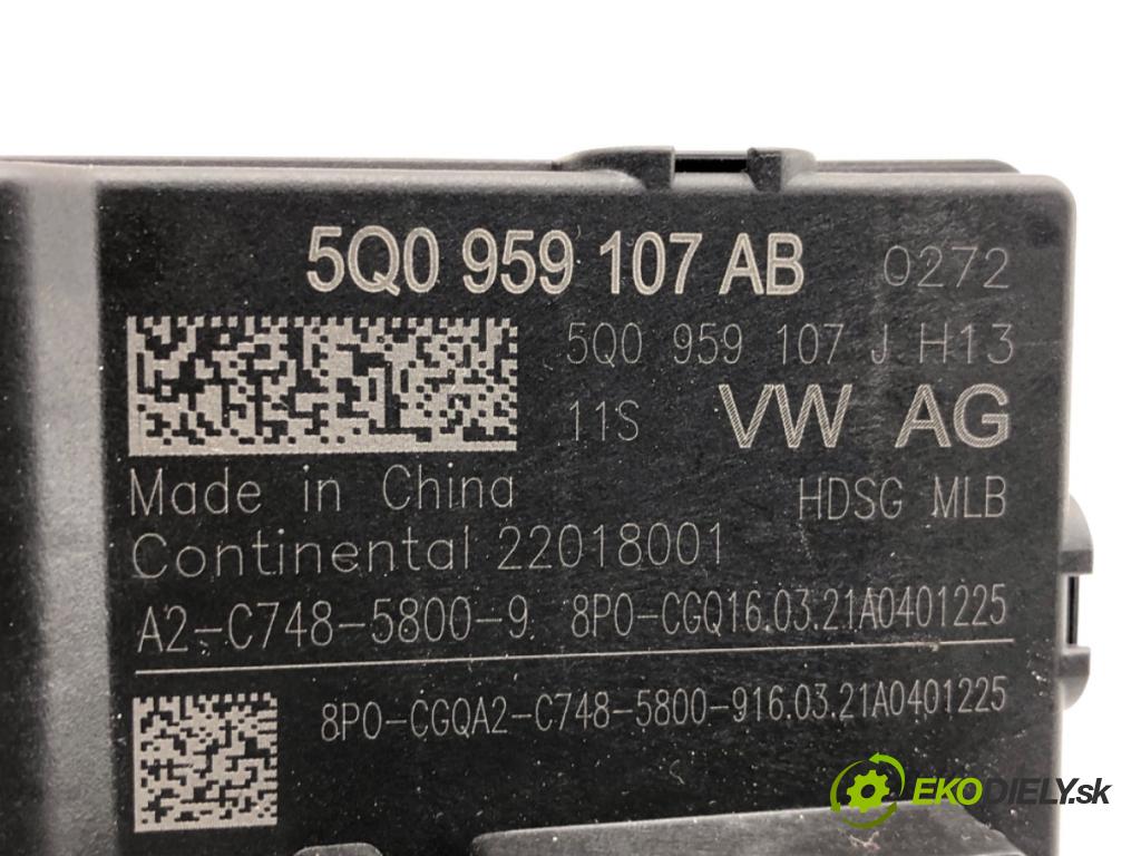 AUDI Q3 II SUV 2021 110 kW 35 TFSI Mild Hybrid 1498 Modul dverí 5Q0959107AB