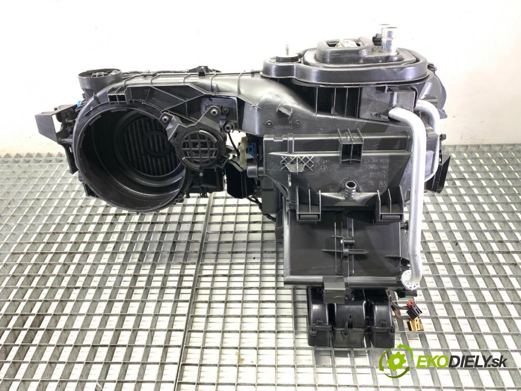 AUDI Q3 II SUV 2021 110 kW 35 TFSI Mild Hybrid 1498 Výhrevné teleso, radiátor kúrenia komplet KOMBAJN 5WB816005F (Radiátor kúrenia)