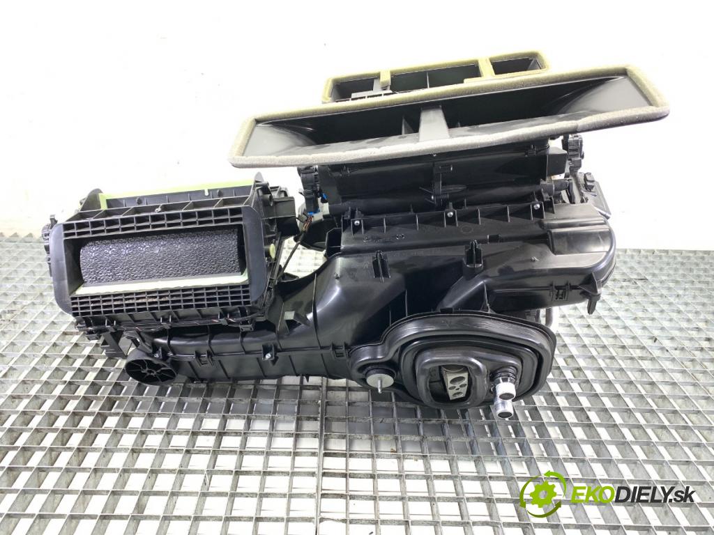 AUDI Q3 II SUV 2021 110 kW 35 TFSI Mild Hybrid 1498 Výhrevné teleso, radiátor kúrenia komplet KOMBAJN 5WB816005F (Radiátor kúrenia)