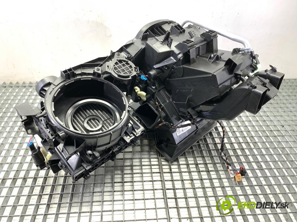 AUDI Q3 II SUV 2021 110 kW 35 TFSI Mild Hybrid 1498 Výhrevné teleso, radiátor kúrenia komplet KOMBAJN 5WB816005F (Radiátor kúrenia)