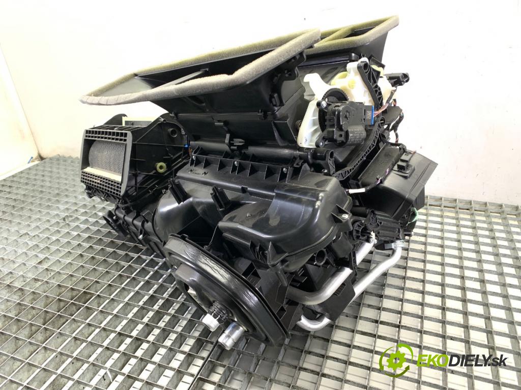 AUDI Q3 II SUV 2021 110 kW 35 TFSI Mild Hybrid 1498 Výhrevné teleso, radiátor kúrenia komplet KOMBAJN 5WB816005F (Radiátor kúrenia)