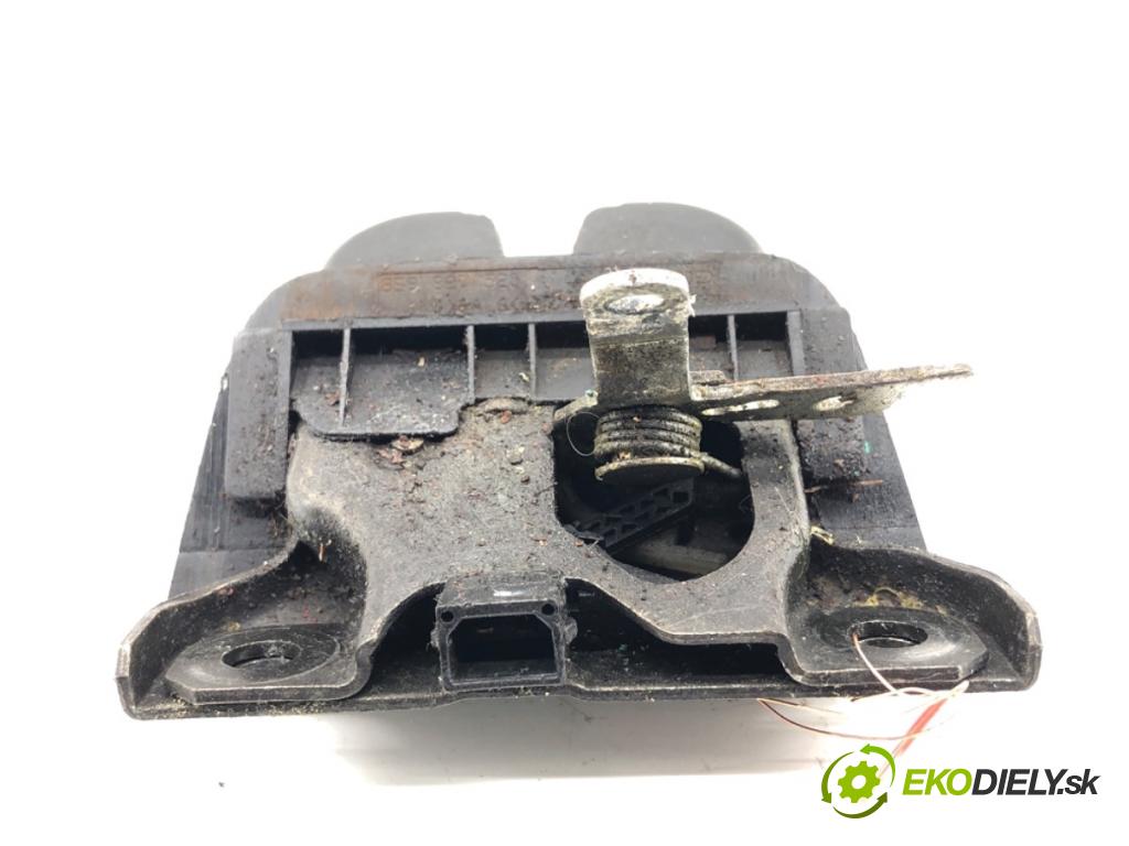 AUDI A4 B6 sedan 2004 96 kW 1.9 TDI 1896 zámok dverí zad 8E9827520