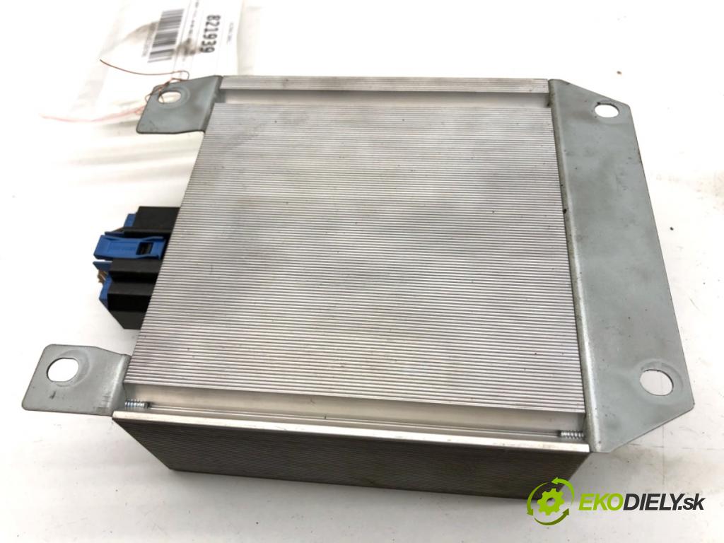 AUDI A4 B6 sedan 2004 96 kW 1.9 TDI 1896 Zosilňovač 8E9035223 (Zosilňovač)